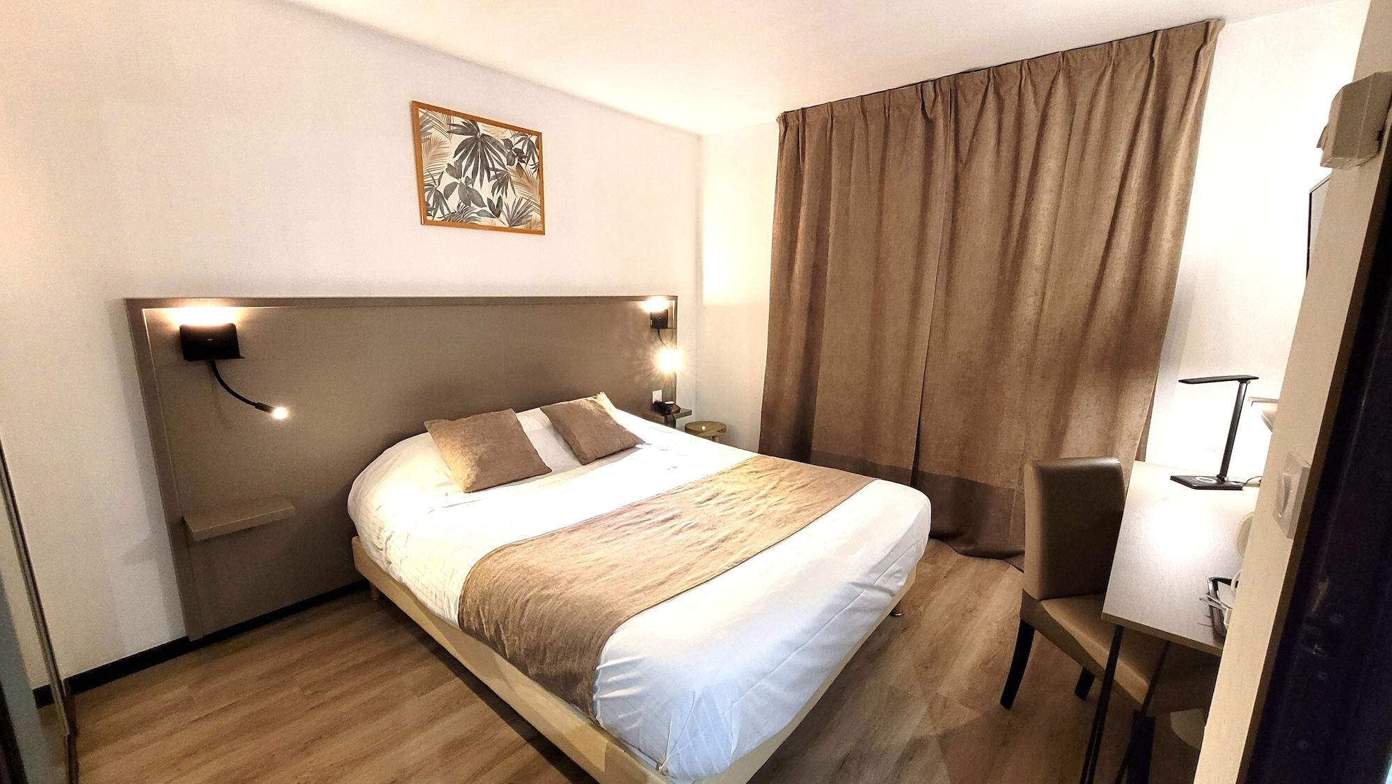 Le Valois, Centre Hotel