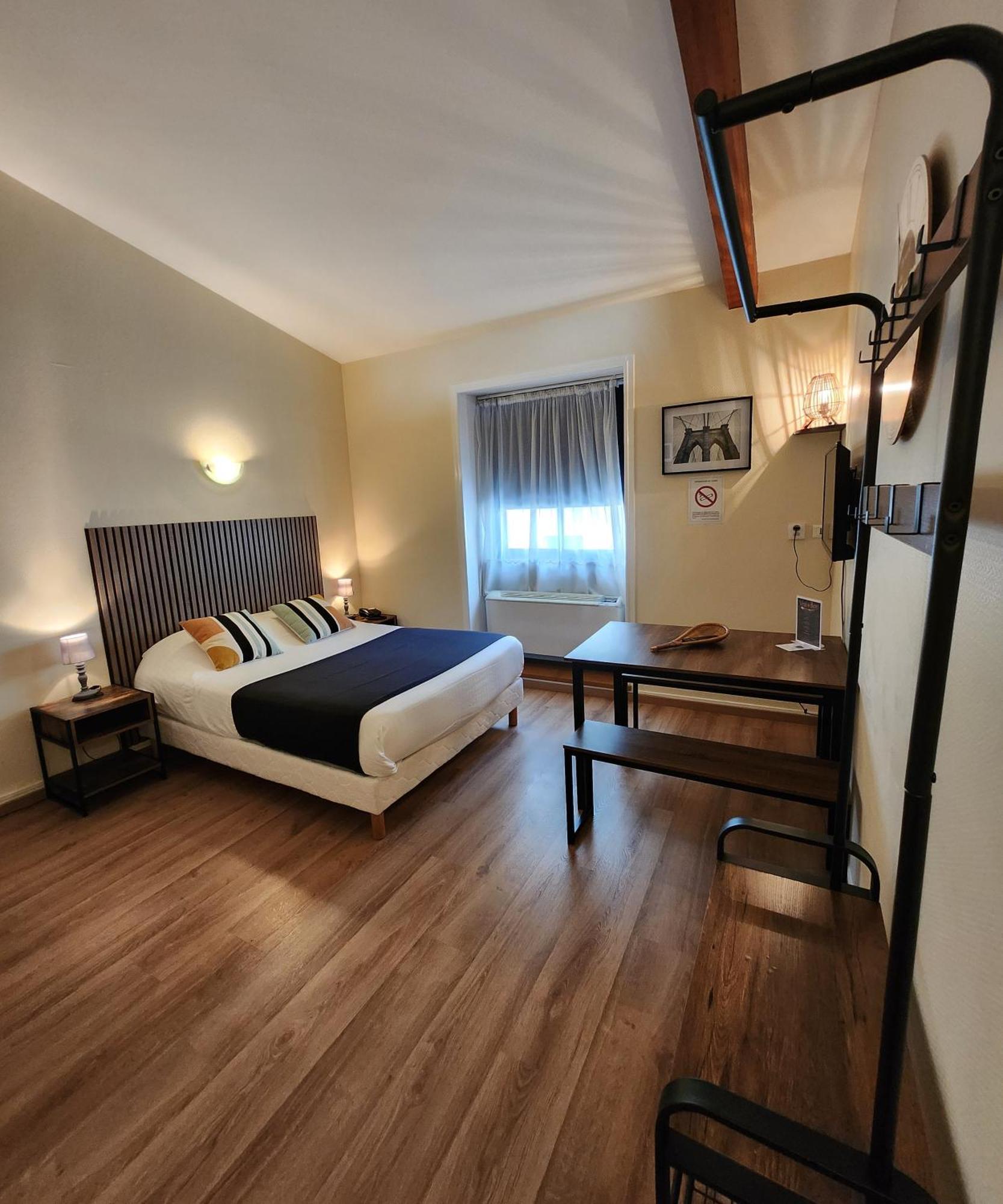 Le Valois, Centre Hotel 3*
