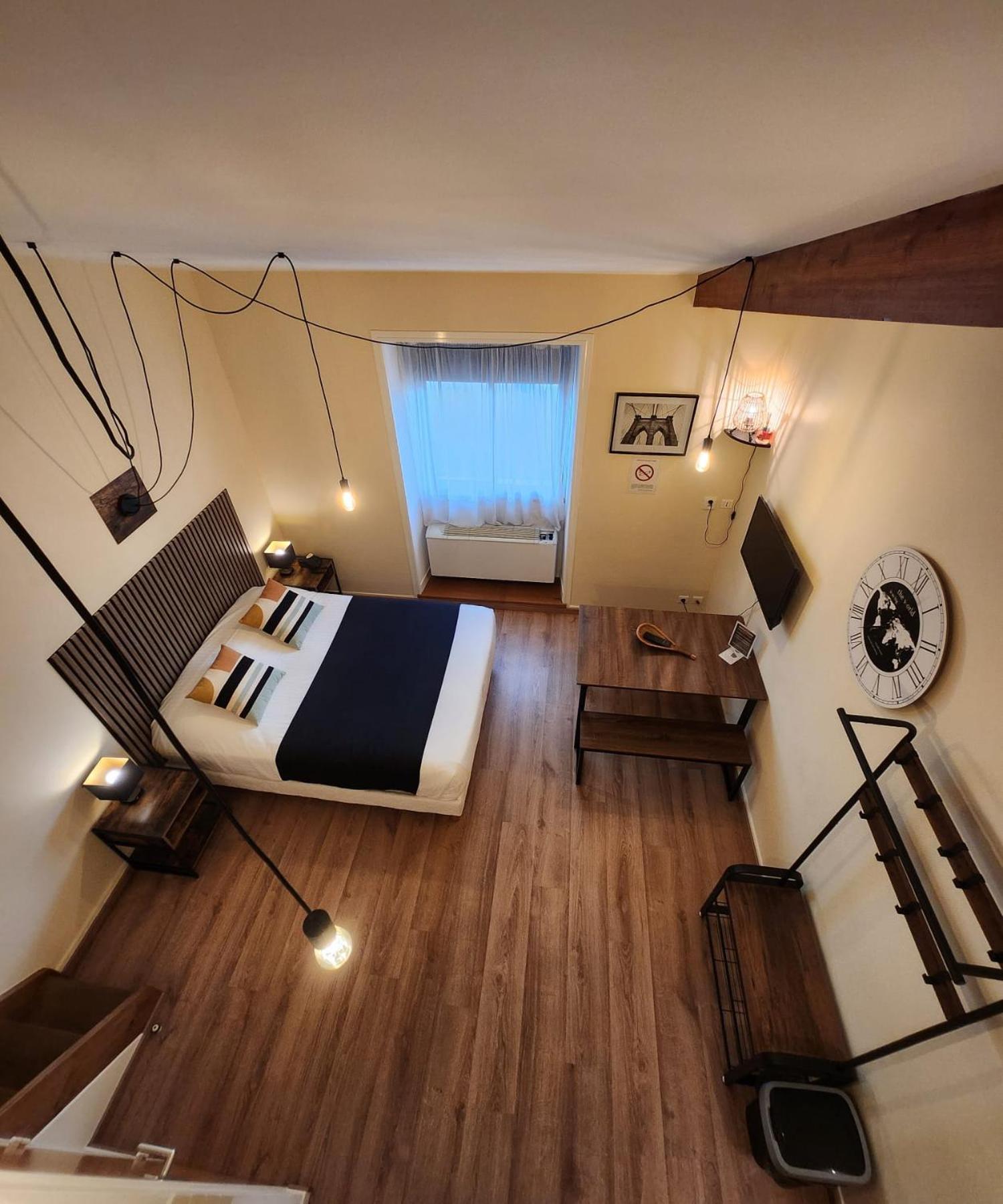 Le Valois, Centre Hotel