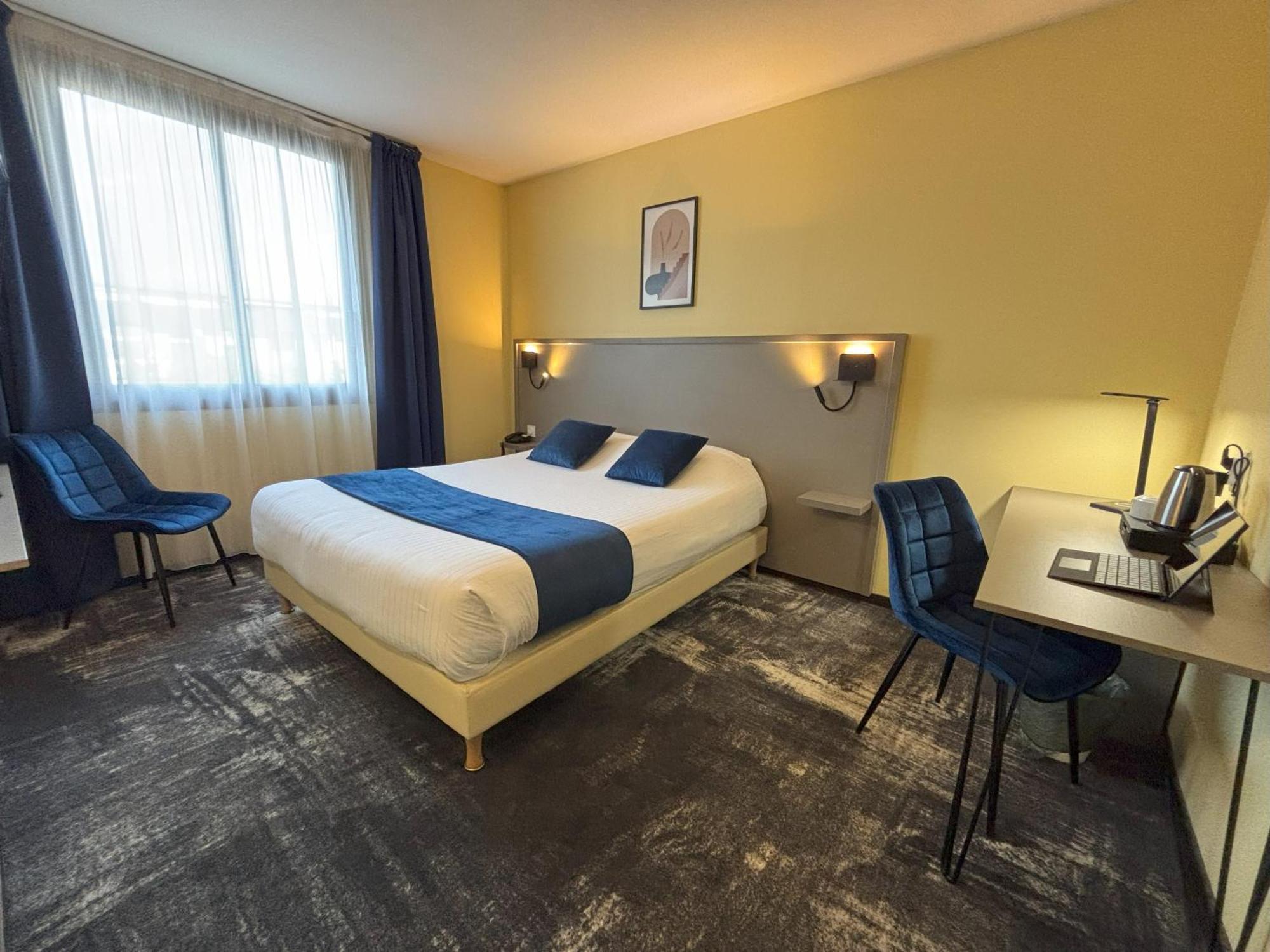 Le Valois, Centre Hotel