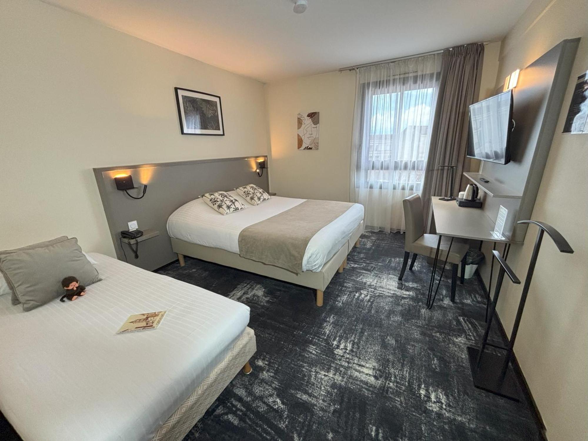 Le Valois, Centre Hotel 3*