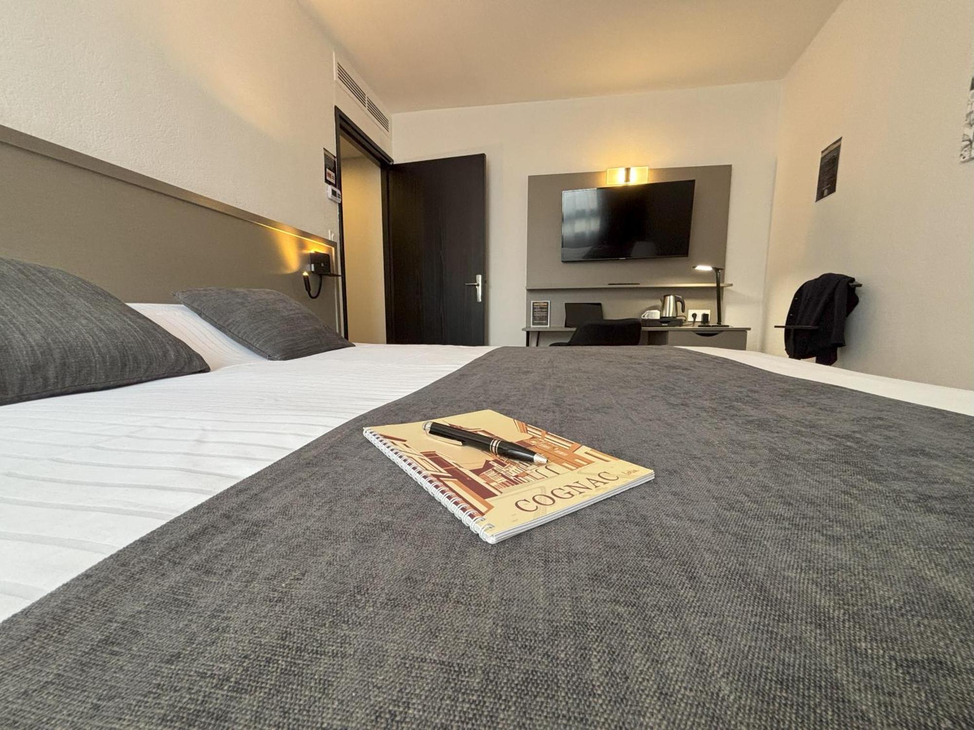 Le Valois, Centre Hotel