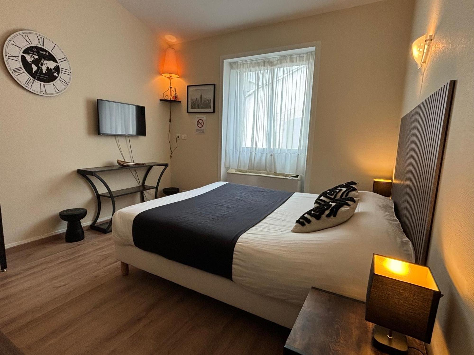 Le Valois, Centre Hotel